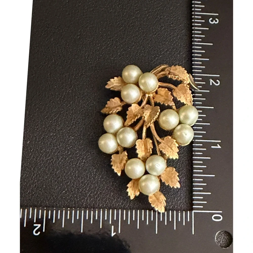 Vintage Brooch Gold Tone Faux Pearl Grape